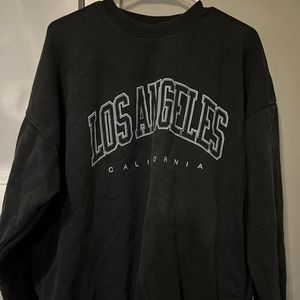 oversized brandy melville sweatshirt w/ pockets